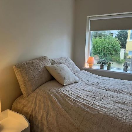 Charming 3 Bedroom Apartment อาคูเรย์รี ภายนอก รูปภาพ