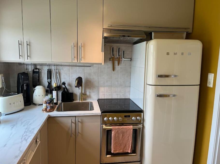 Charming 3 Bedroom Apartment อาคูเรย์รี ภายนอก รูปภาพ