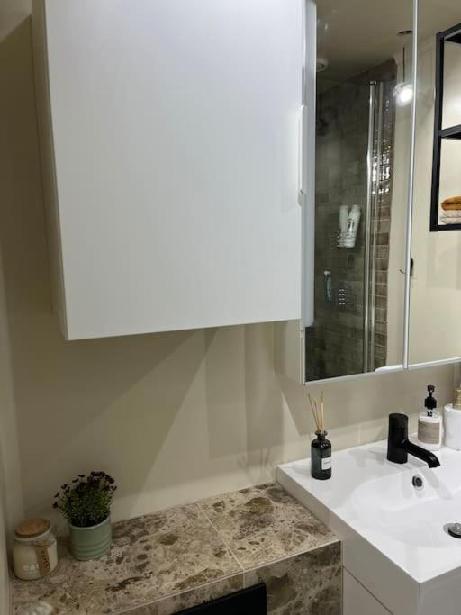 Charming 3 Bedroom Apartment อาคูเรย์รี ภายนอก รูปภาพ