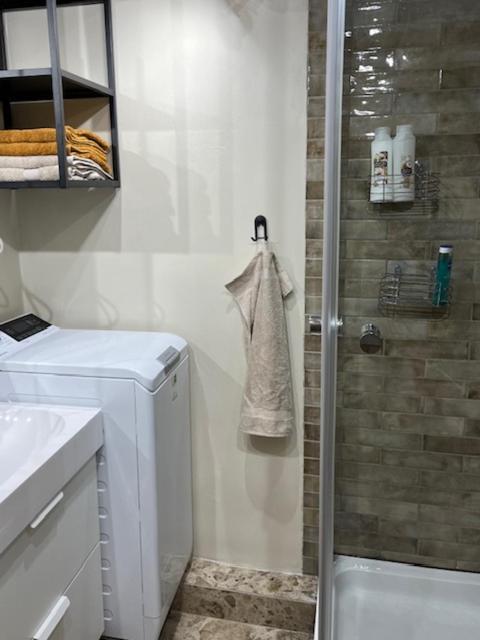 Charming 3 Bedroom Apartment อาคูเรย์รี ภายนอก รูปภาพ
